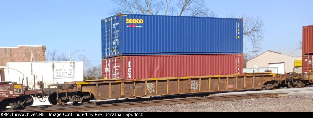 DTTX 657289 and two containers